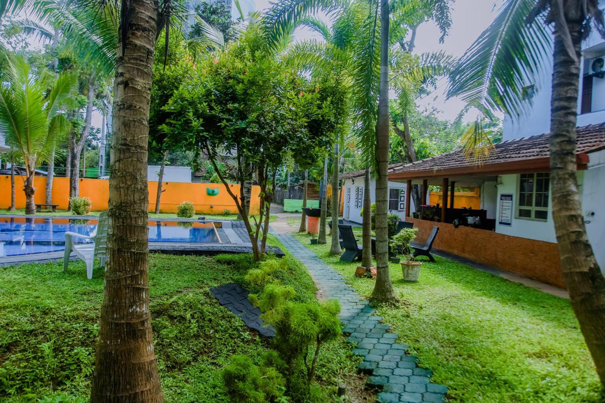 A One Calm Palace Mirissa Exterior foto