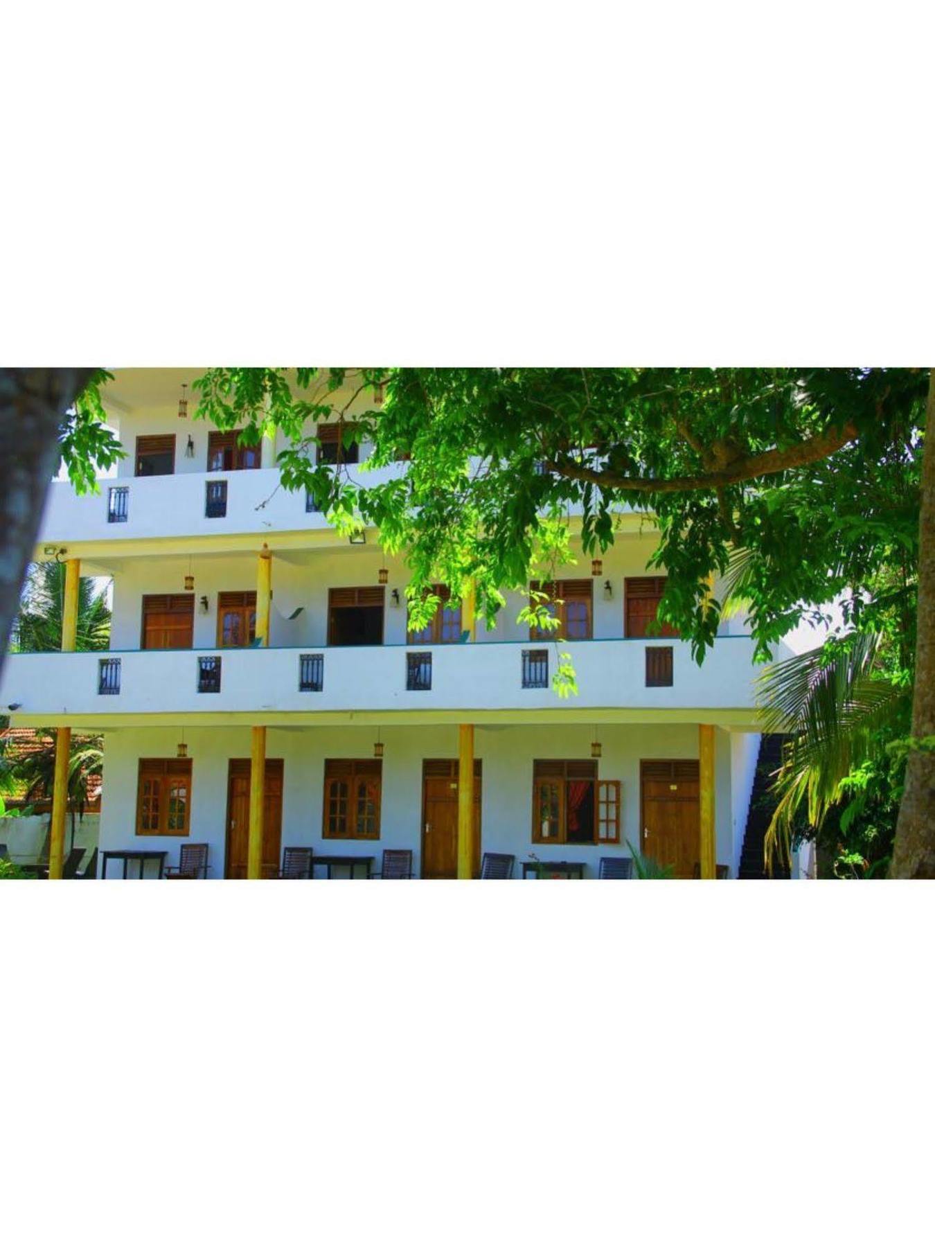 A One Calm Palace Mirissa Exterior foto