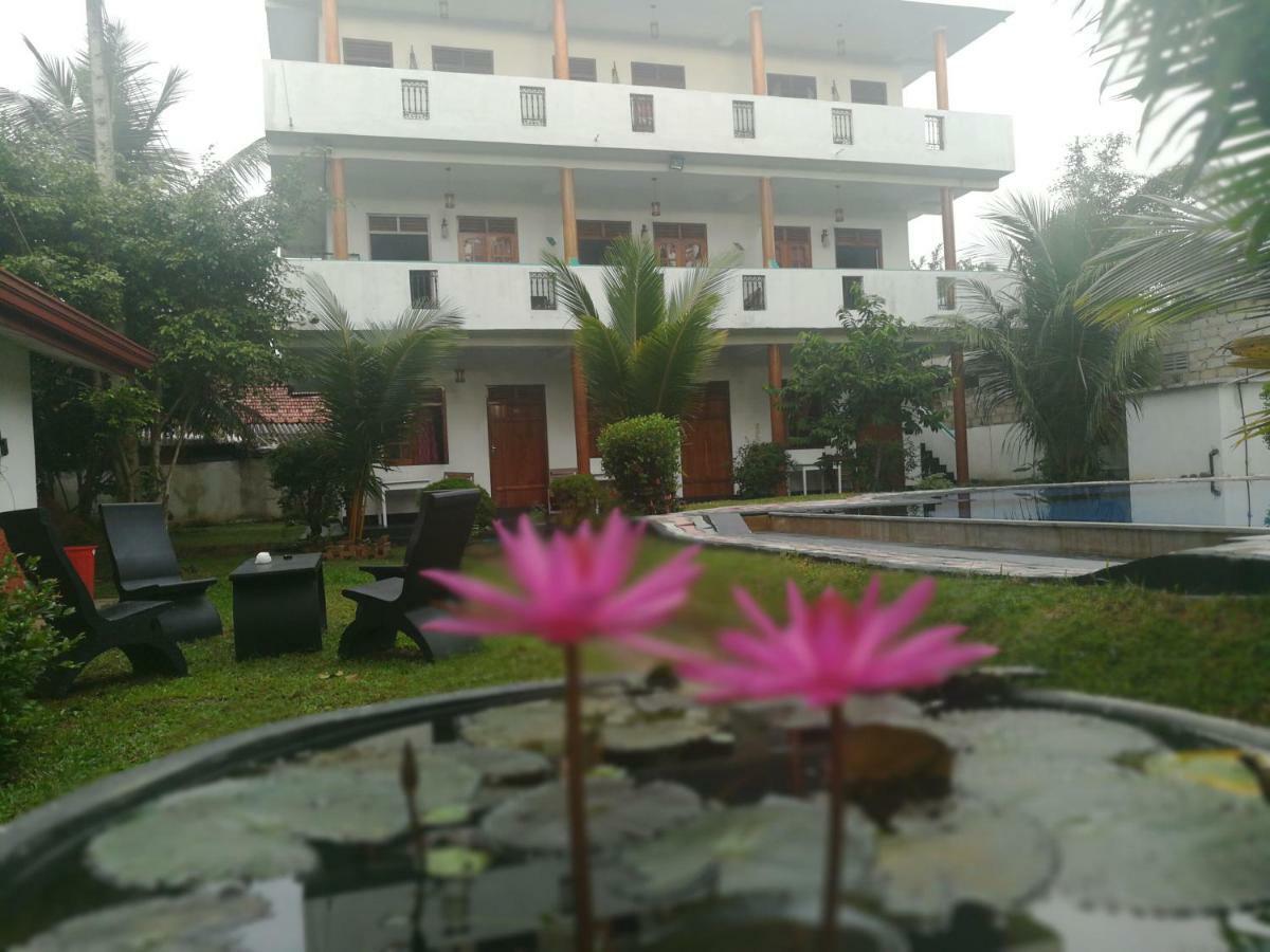 A One Calm Palace Mirissa Exterior foto