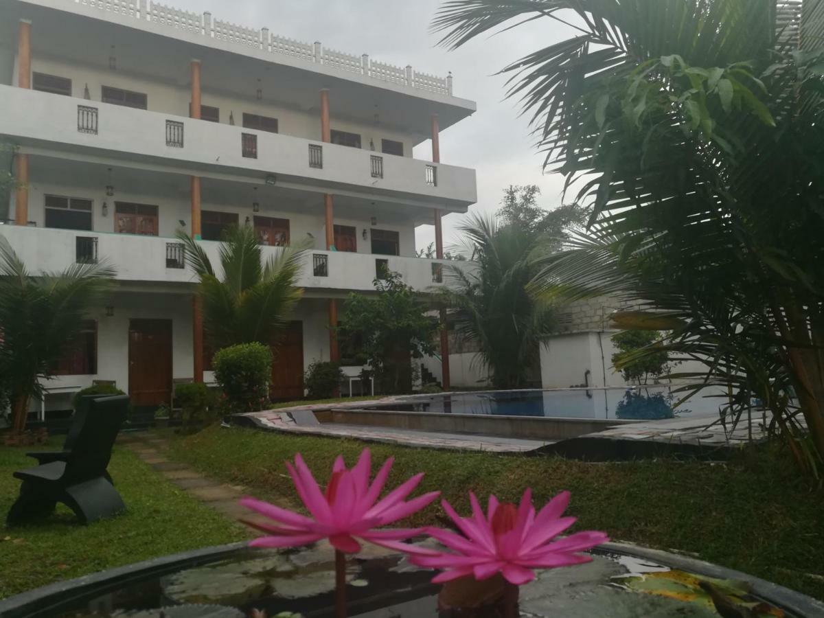 A One Calm Palace Mirissa Exterior foto